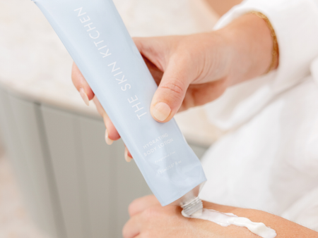 Applying The Skin Kitchen fragrance-free Hydrating Body Lotion to the skin.